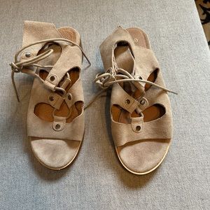 Sechelles women’s tan suede espadrilles size 7.5